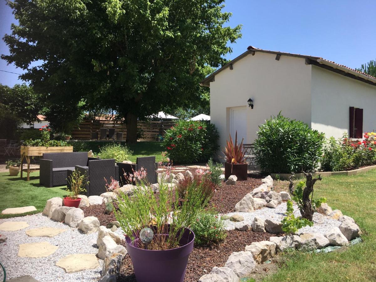 Domaine De La Vigne Bed & Breakfast Cadalen Exterior foto